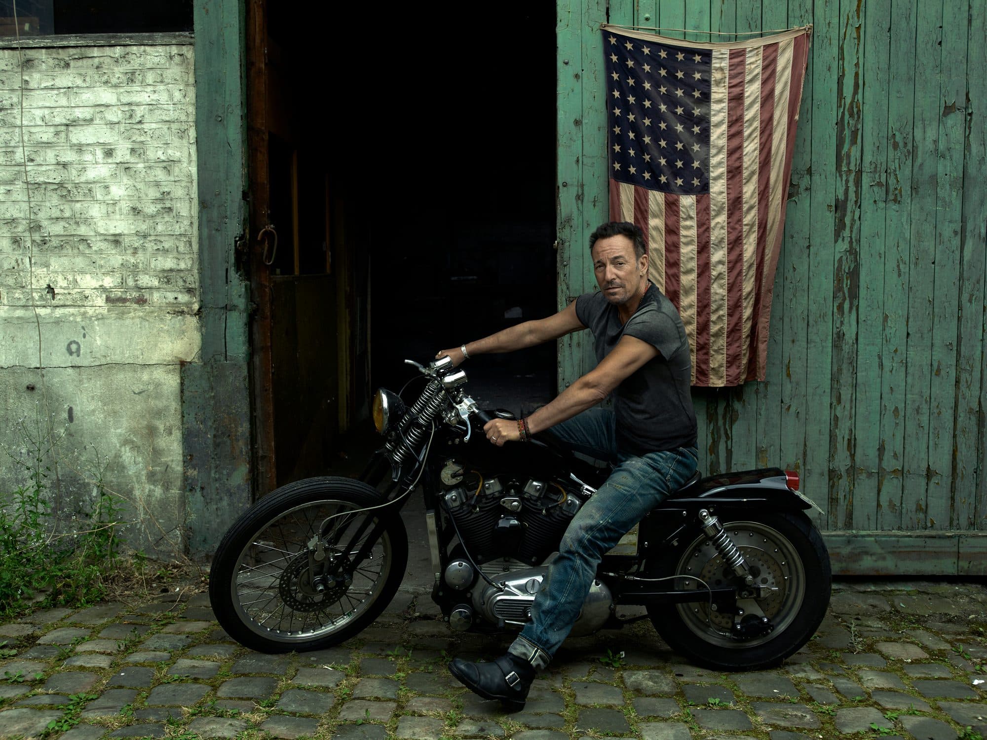 Annie Leibovitz, Bruce Springsteen on tour, Paris, 2016. © Annie Leibovitz.