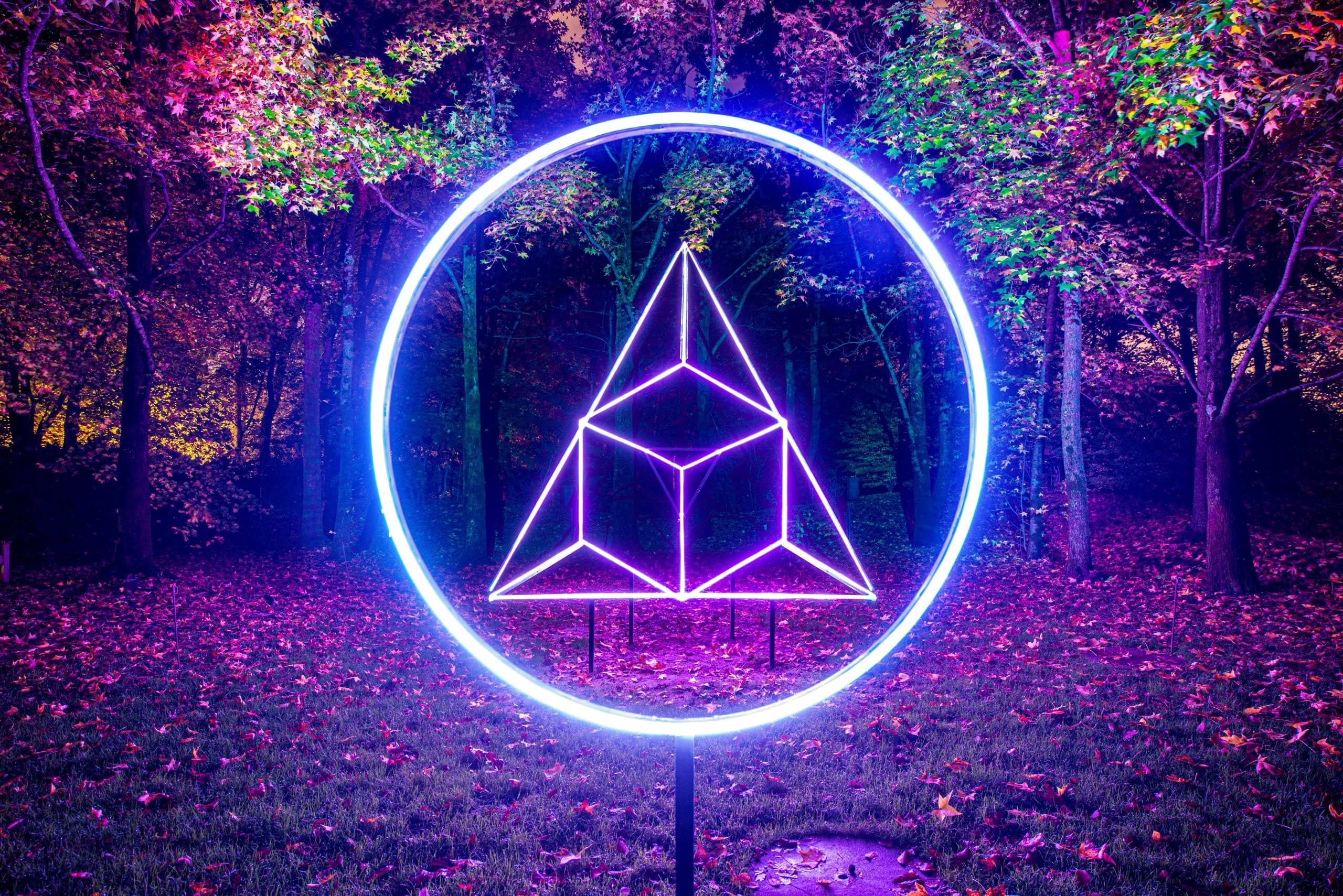 Klip Collective, Infinite Wave, 2022, Video, light on aluminium sculpture, and audio, 17 ft. 8 in. x 17 ft. x 18 ft. © Klip Collective